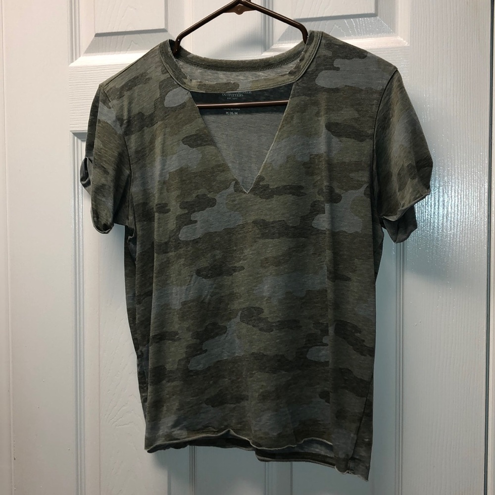 A&E cropped camo shirt